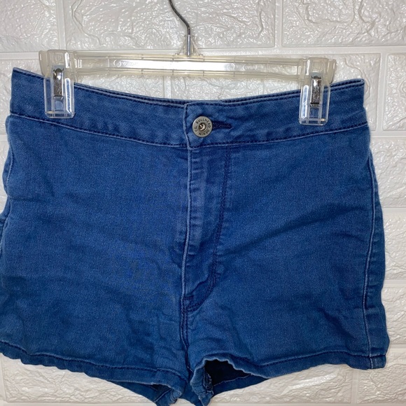 Shorts - Picture 1 of 3
